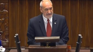 Antoni Macierewicz pozostanie na stanowisku szefa MON