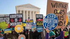 Całkowity ZAKAZ ABORCJI w USA?! To możliwe! Skrajna lewica protestuje