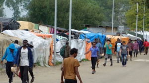 Zamiast na kwarantannie w ośrodku, imigranci chcą wyjść na miasto! Rząd wysyła wojsko