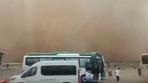 Wyglądało jak Apokalipsa. Potężna burza piaskowa nawiedziła Chiny (VIDEO)