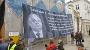 Działacze KOD złośliwie zakłócali stołeczne obchody rocznicy zamachu smoleńskiego [WIDEO]