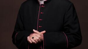 Narodowcy zbierają podpisy w obronie księdza Kneblewskiego