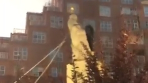 Szaleństwo w USA trwa. Black Lives Matter obaliło pomnik Kolumba w Balitmore i wrzucono go do... kanału (WIDEO)