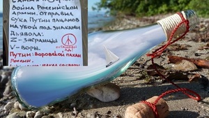 Tajemniczy list w butelce... z Rosji. Fin ją wyłowił z morza