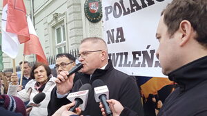Manipulacja opinią publiczną? ZChR krytykuje badania opinii społecznej