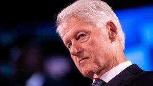 Tajemniczy doradca Clintona, manipulacja i jego wizja McŚwiata! Kto NAPRAWDĘ rządzi w USA?