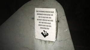 Modlitwa i znak falangi zamiast upamiętnienia Gwardii Ludowej - „nieznani sprawcy” dekomunizują podpłocką wieś