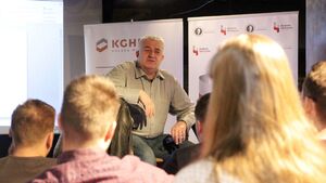 Ruszyła Akademia Patriotyzmu! Prowadzi warsztaty m.in. najsłynniejszy polski negocjator policyjny