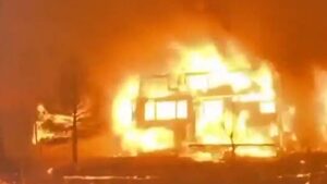 OGROMNY pożar! Zniszczone zostało ponad 500 domów! [WIDEO]