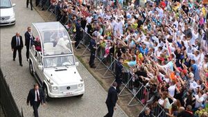 Młodzież z całego świata wyczekuje Mszy św. z udziałem Papieża na krakowskich Błoniach