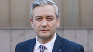 Biedroń chce wiedzieć ile trafia na tacę? Chce wycofać religię ze szkół