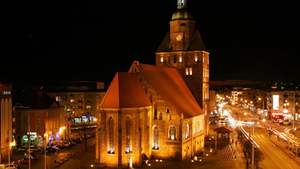 Dogaszają wieżę gorzowskiej katedry