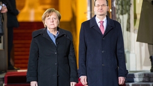 Merkel w Paryżu i Warszawie - bez przełomu