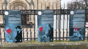  Zwolennicy mordowania nienarodzonych dzieci zniszczyli w Berlinie wystawę o Janie Pawle II przygotowaną przez placówkę podległą Trzaskowskiemu i PO
