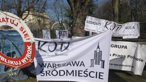 Drzewa na demonstracji KOD czyli dendrofilia polityczna [WIDEO]