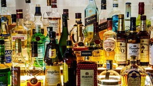 Szef PARPA chce zamknąć 4/5 sklepów z alkoholem i zakazać "małpek"