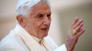 Benedykt XVI: Kościół potrzebuje oddanych pasterzy, którzy są w stanie oprzeć się dyktaturze ducha tego stulecia
