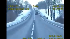 Za zrobienie TEGO na drodze dostał 5 TYSIĘCY mandatu! Mamy nagranie [WIDEO]
