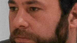 Kaczyński włożył łapę w majtki Polki. Chce kontrolować jej macicę - pisze Hartman