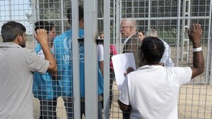 Niemcy nie chcą odsyłać „uchodźców” na Węgry, bo „Węgrzy ich źle traktują”