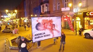 Lewacy mieli pecha – obrońca życia, którego chcieli pobić okazał się... policjantem