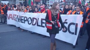 Tysiące patriotów w cieniu kominiarek. Reportaż z Marszu Niepodległości