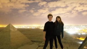 Duńczyk rozzłościł Egipcjan. Uprawiał seks... na szczycie Piramidy Cheopsa