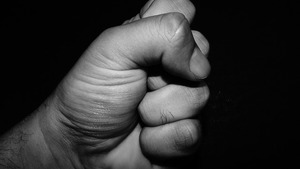 Więźniowie wymierzyli sprawiedliwość gwałcicielowi z Rimini