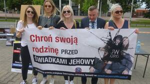 Fotorelacja z demonstracji przeciwników Świadków Jehowy