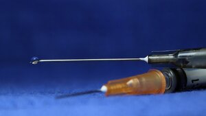 Moderna, która ogłosiła przełom w sprawie szczepionki, była oskarżana o oszustwo 