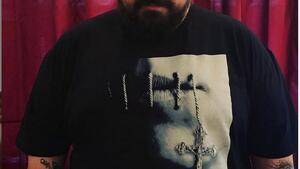 Sekielski będzie sprzedawał na koszulkach z plakatem z filmu "Tylko nie mów nikomu"