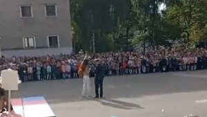 Uczennica z Białorusi zrobiła to przy wszystkich. Nagranie hitem sieci (WIDEO)