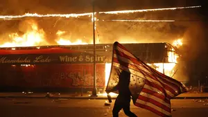 Kolejna zadyma w USA! Po decyzji ławy przysięgłych uniewinniających policjantów! (FELIETON)