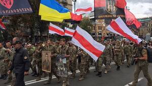 Wojsko Polskie maszerowało obok banderowskich flag i proporców