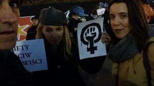 Totalny odlot feministek. Kilkadziesiąt z nich zablokowało centrum Warszawy [ZDJĘCIA]