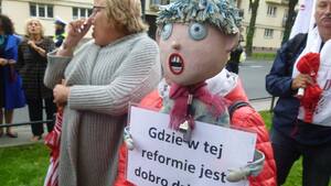 Geje, transseksualiści, komuniści, groteskowa opozycja i ZNP chcą reformować polską szkołę [ZDJĘCIA!!!]