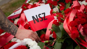 Uroczystość złożenia prochów płk. Antoniego Szackiego „Bohuna" - legendarnego dowódcy Brygady Świętokrzyskiej NSZ