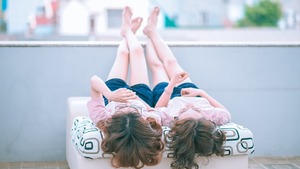 Niemcy zrównali homozwiązki z rodziną! Geje będą mogli adoptować dzieci!