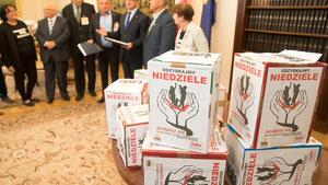 Marszałek Marek Kuchciński otrzymał obywatelski projekt ustawy ograniczającej handel w niedziele