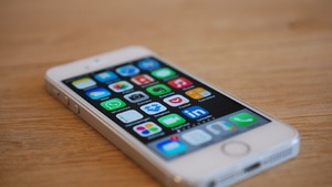 Szokujące odkrycie w aplikacji mobilnej. Naklejki propagujące nazizm