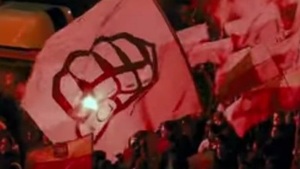 Kadry z Marszu Niepodległości w filmie o neonazistach