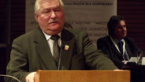Lech Wałęsa: A Ty się rozbierz!