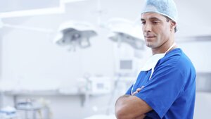 Francuscy lekarze chcą postawić władze przed trybunałem stanu za przeprowadzenie wyborów