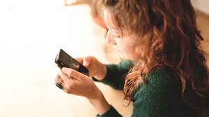 UWAGA! Nowa metoda telefonicznych oszustów! Możesz STRACIĆ oszczędności całego życia!