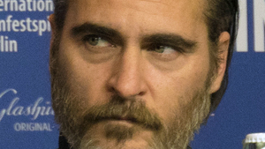 Znany aktor walczy z globalnym ociepleniem nosząc jeden garnitur