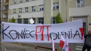 Protesty przeciwko podatkowi dochodowemu
