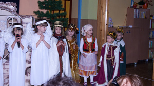 Jasełka i opłatek przeszkadzają dyrektorom szkół? "Ograniczyć religijną oprawę świąt Bożego Narodzenia"