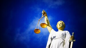 Szok! Pracodawca porzucił umierającą kobietę. Sąd zdecydował, że nie pójdzie do więzienia