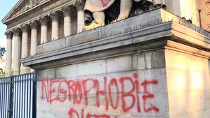 Francja: na pomniku Colberta napisano "Negrofobia państwowa"