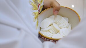 U naszych sąsiadów biskupi wywalczyli 50 osób w kościołach na Wielkanoc